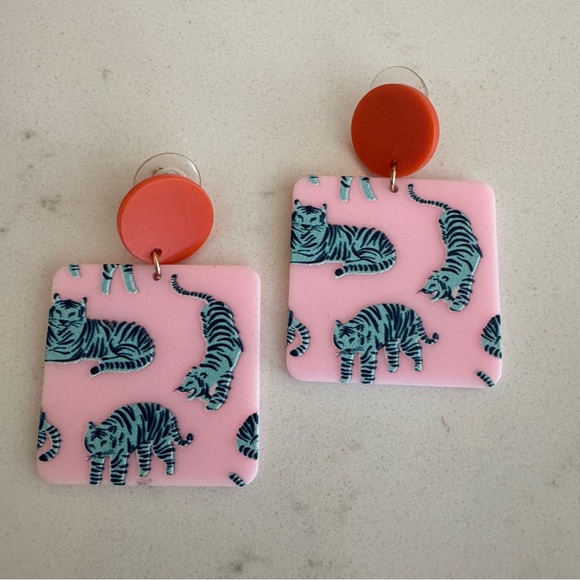 Jewelry - Pink and orange preppy boutique medium hang down earrings